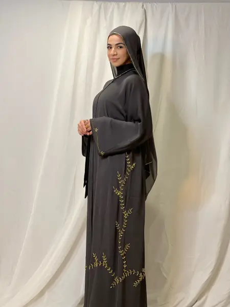 عبايات ملونة